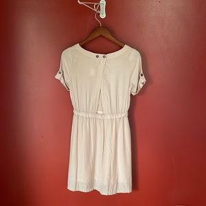 Soft pink boutique dress with pockets. Cute details and open back 😍